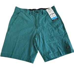 NWT Billabong Crossfire Submersibles Hybrid Shorts
Size 30